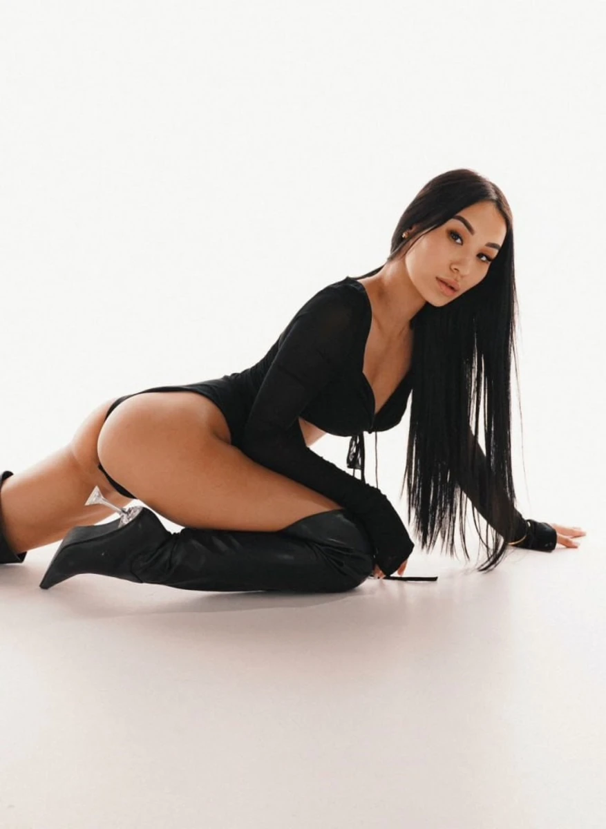 Aliana escort in Milan