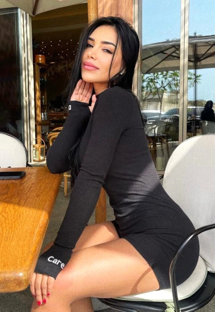  Anika escort in Milan
