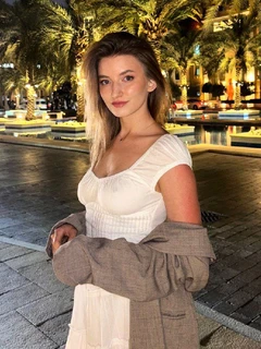 Avelina escort in Milan