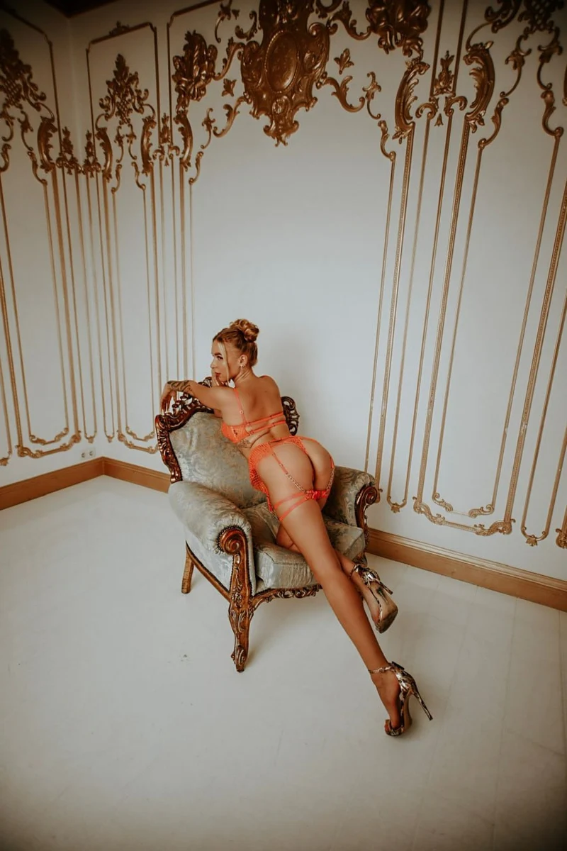 Candy escort in Rome