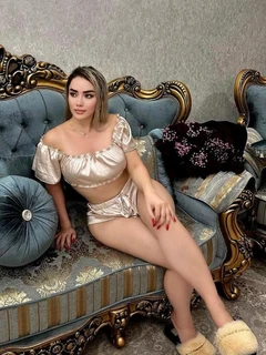 Caroline escort in Milan