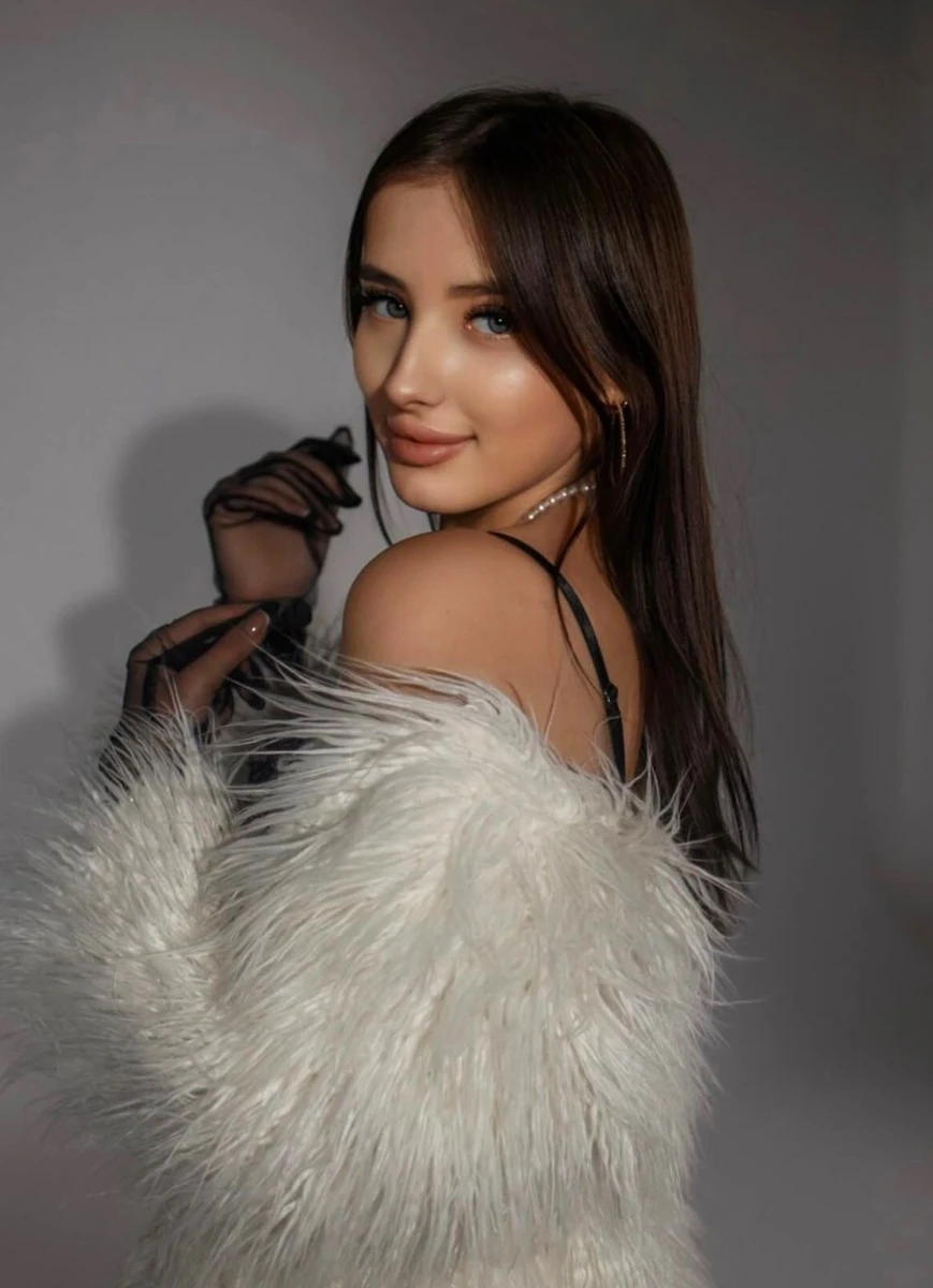 Darina escort in Milan