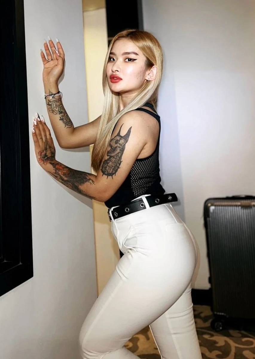 Kim escort in Milan