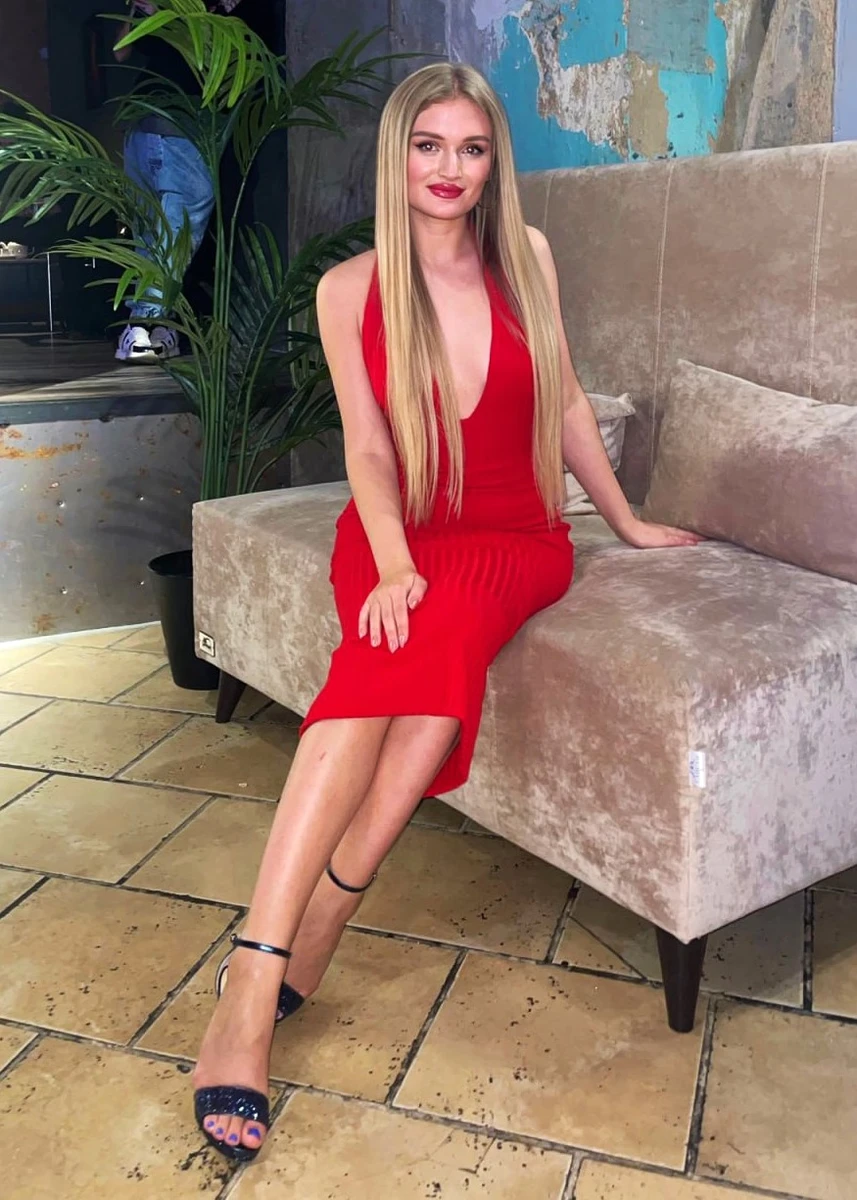 Kira escort in Milan