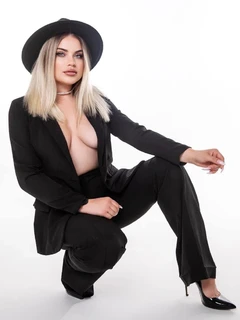 Lelya escort in Milan