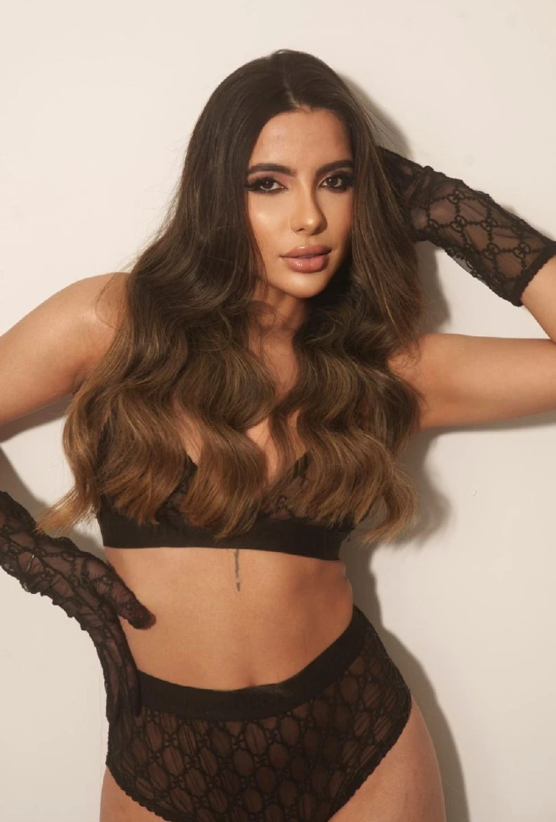  Lora escort in Milan