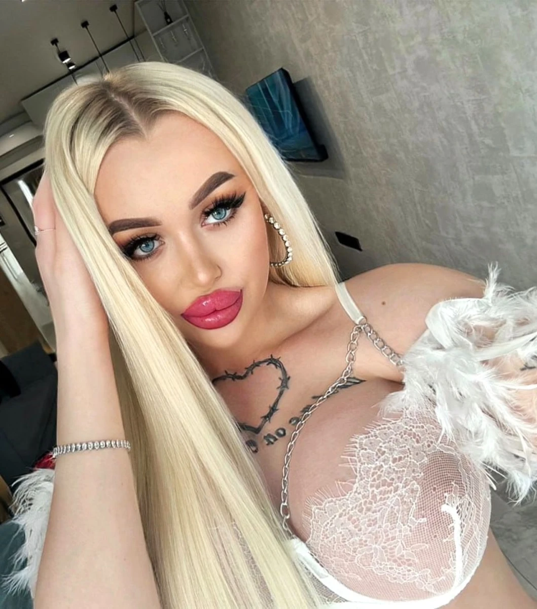 Marta escort in Milan