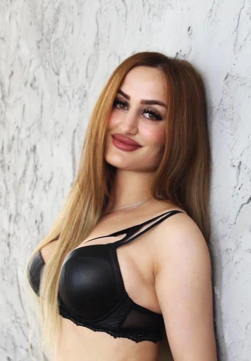 Monika escort in Milan