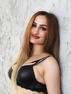 Monika escort in Milan