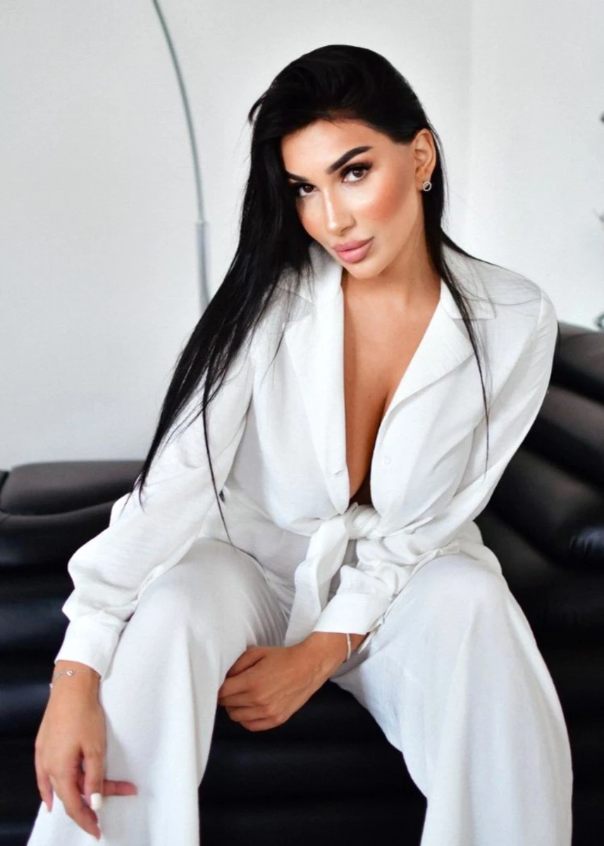 Naomi escort in Milan