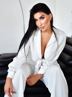 Naomi escort in Milan
