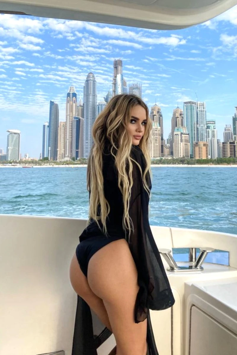 Nita escort in Milan