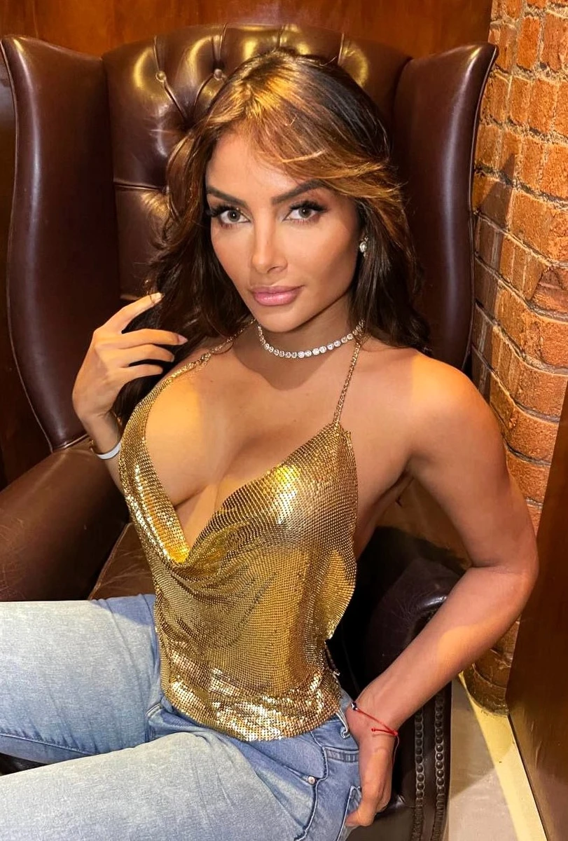 Noha escort in Milan