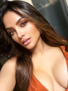 Noha escort in Milan