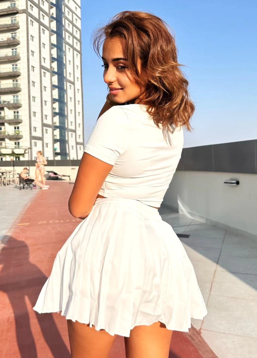 Olya escort in Milan