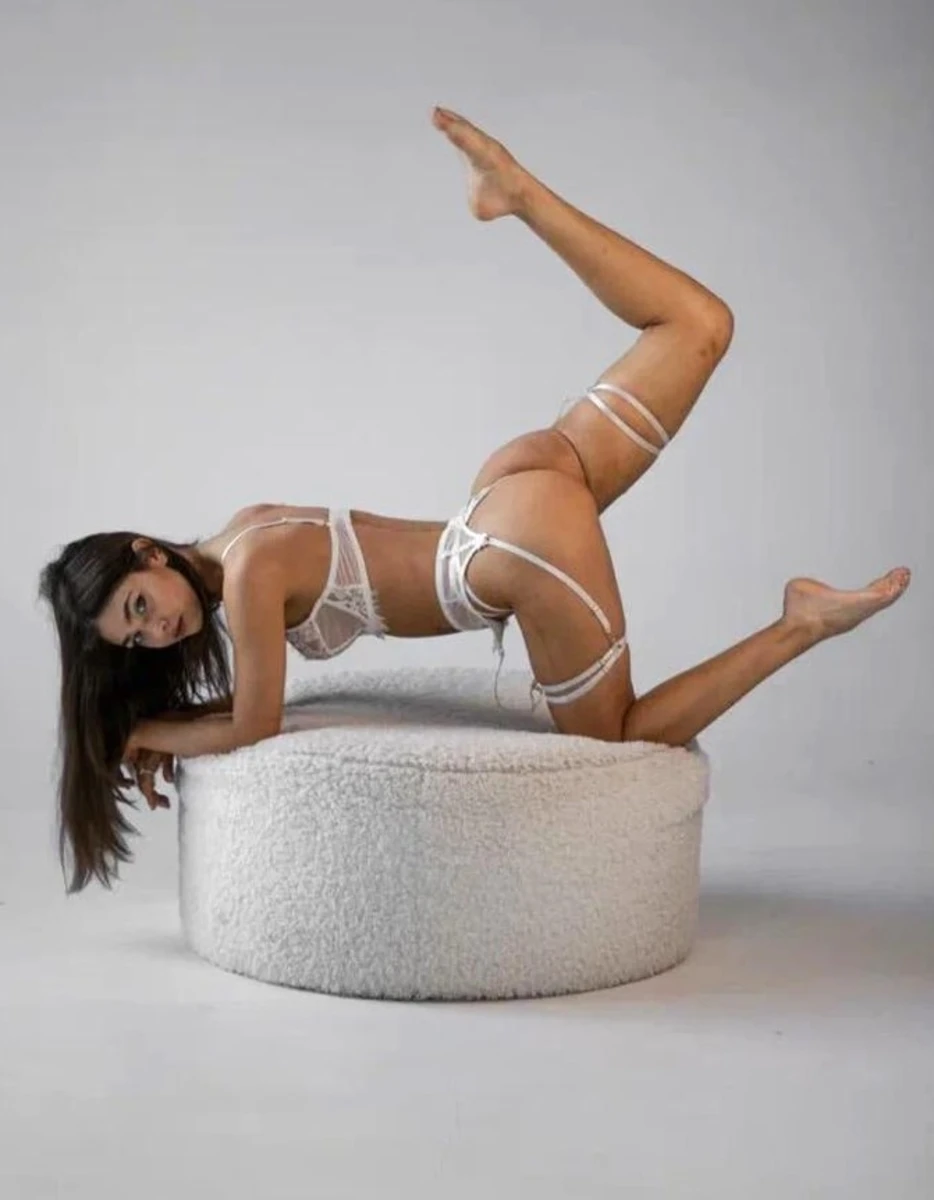 Yana escort in Milan